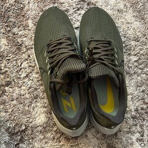 Nike Men’s Olive/Yellow Athletic Sneakers